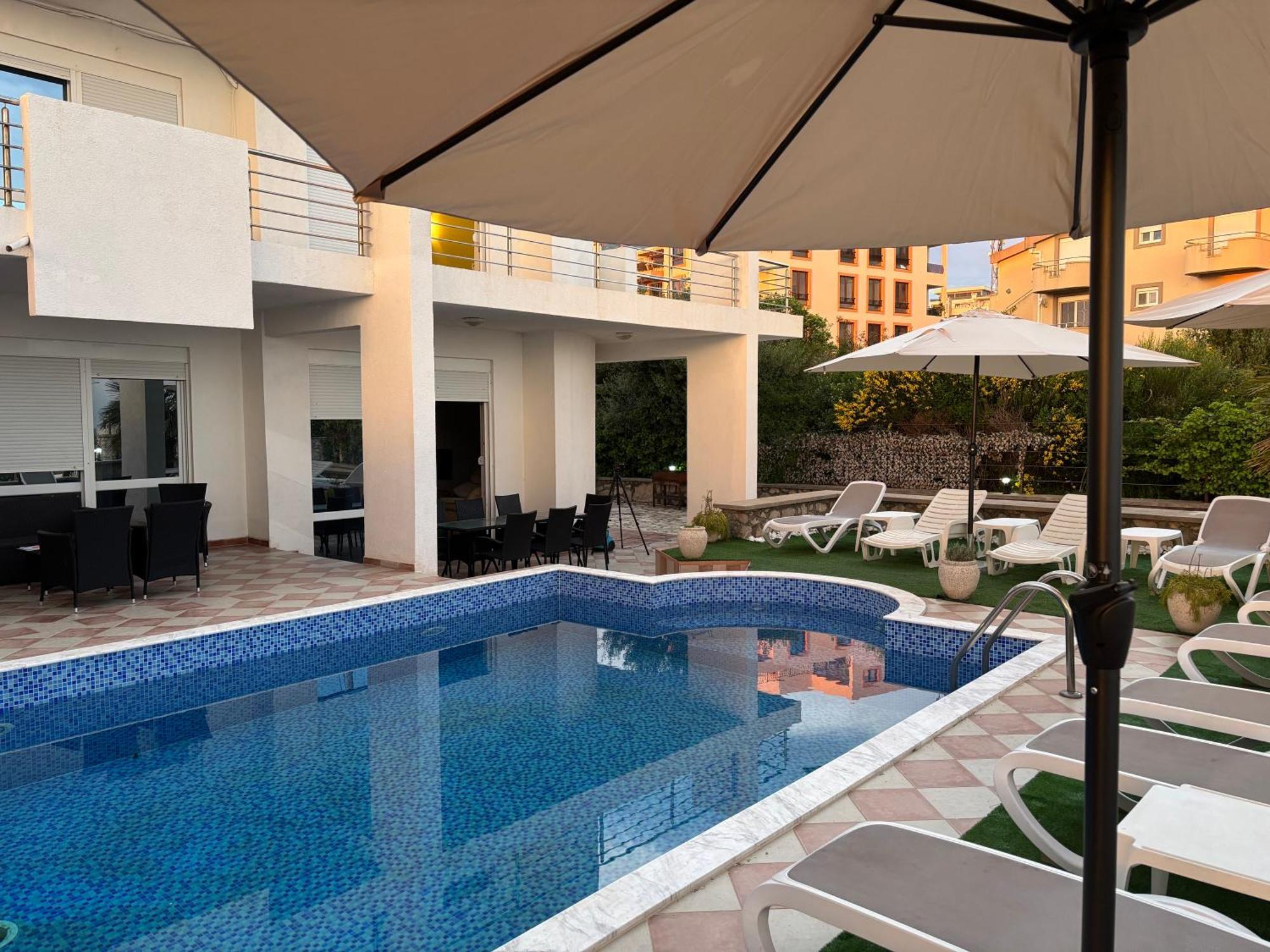Royal Villas Добра вода Екстериор снимка